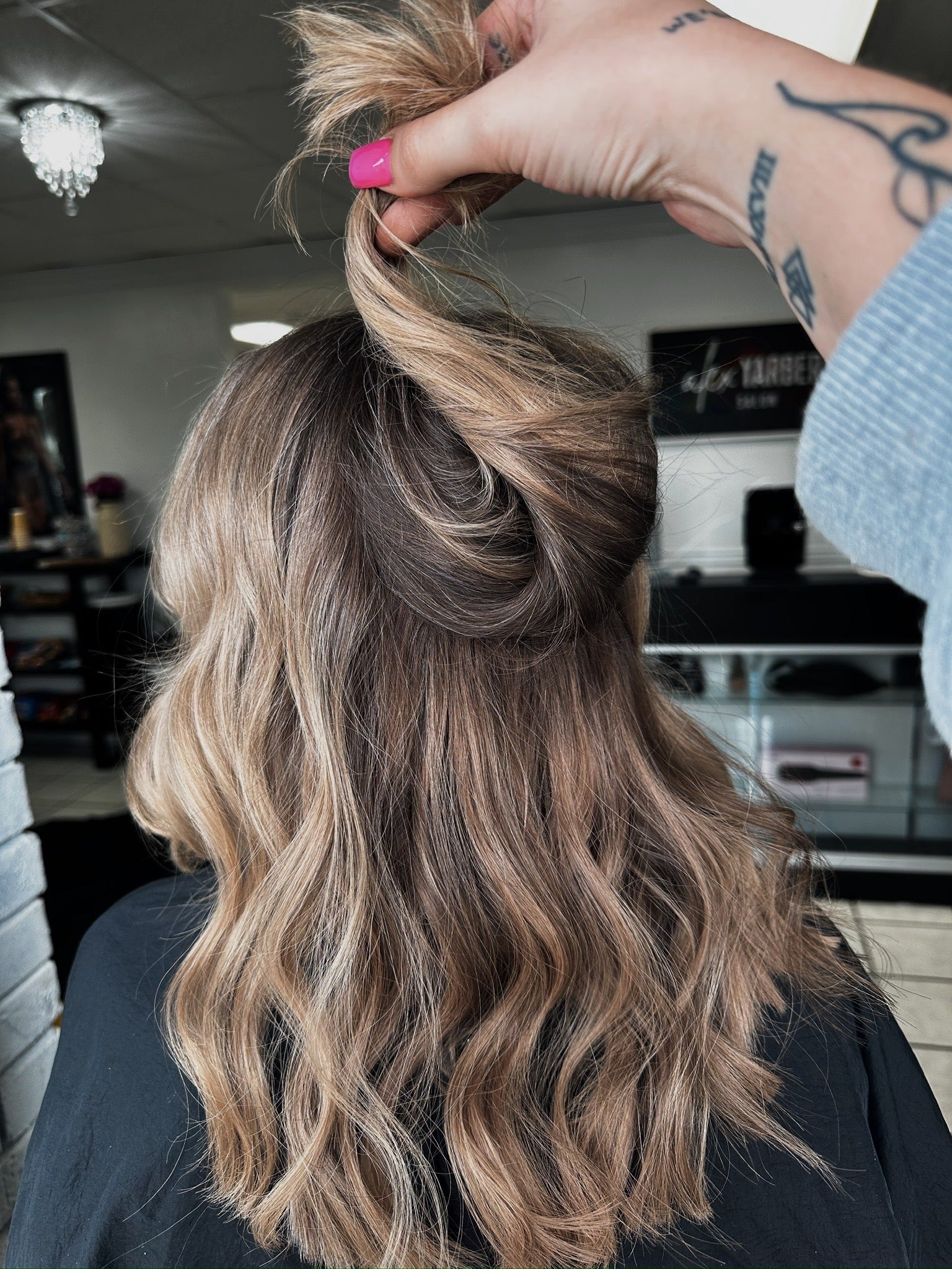 highlighted hair blonde brunette with extensions 