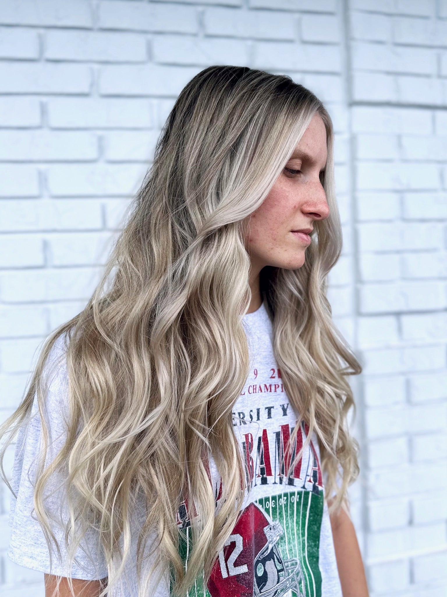 highlighted long blonde curled hair 